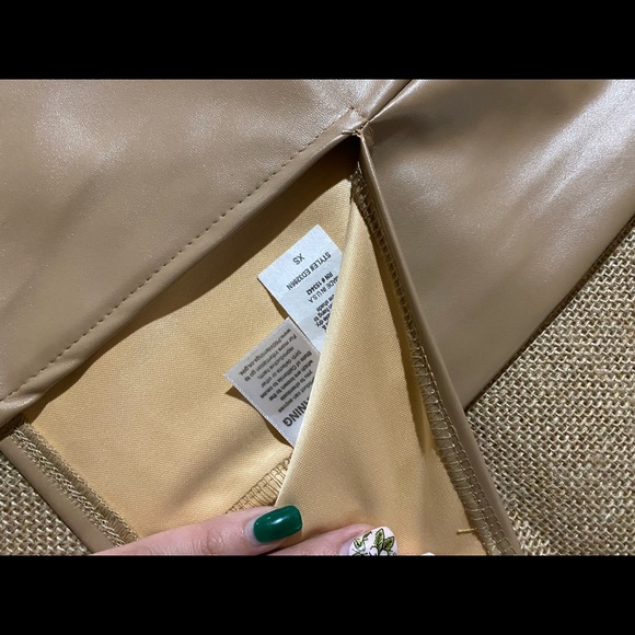 Tan and forest green leather skirt - Picture 3 of 10